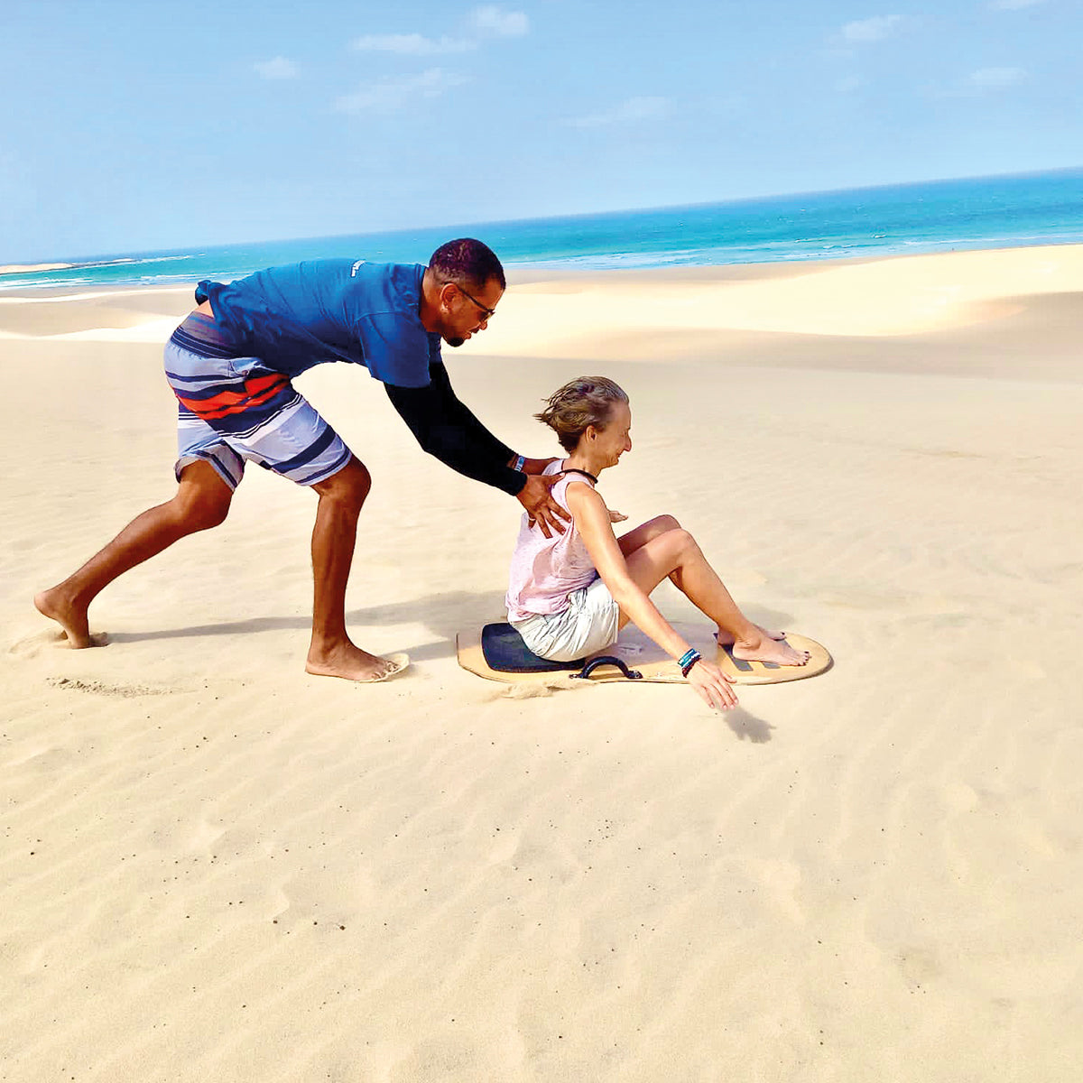 Sandboarding in der Wüste Viana
